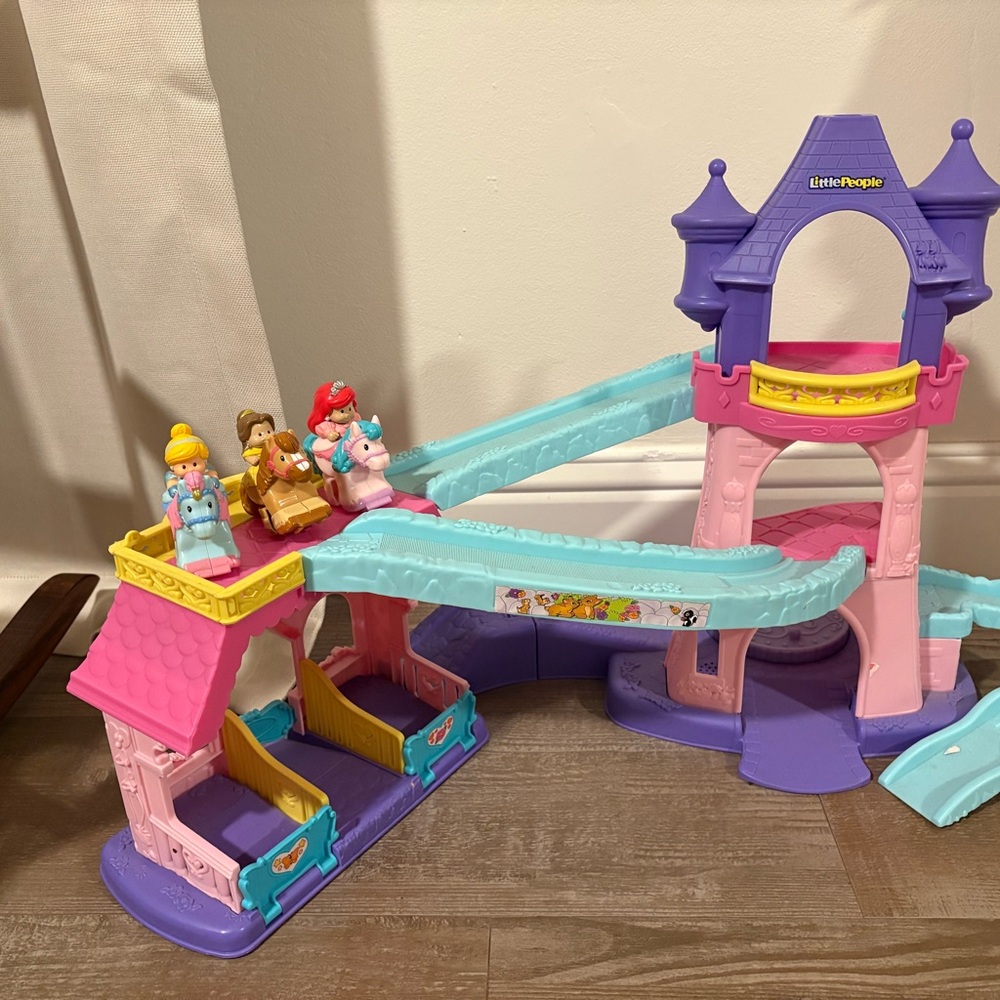Klip klop little people Princess Castle Playset - Pink, Blue, Purple